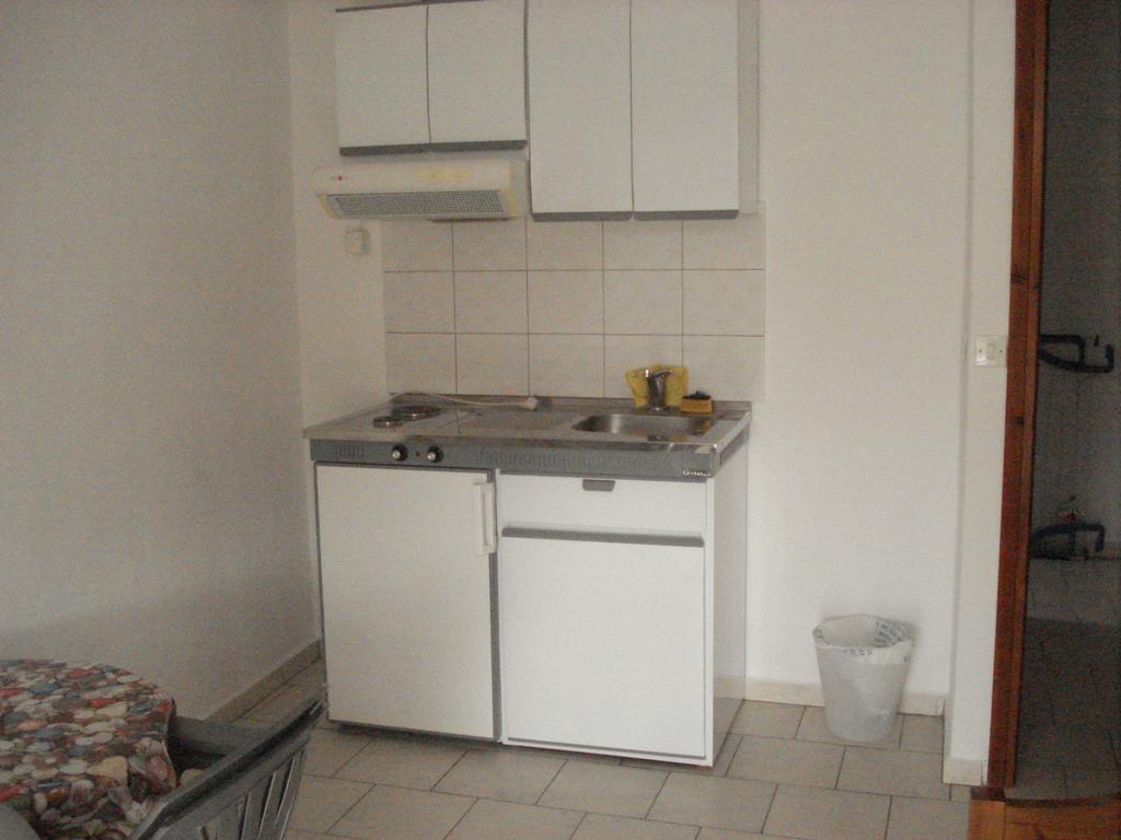 Apartments Stavroula Ηospitality Vrasna Rom bilde