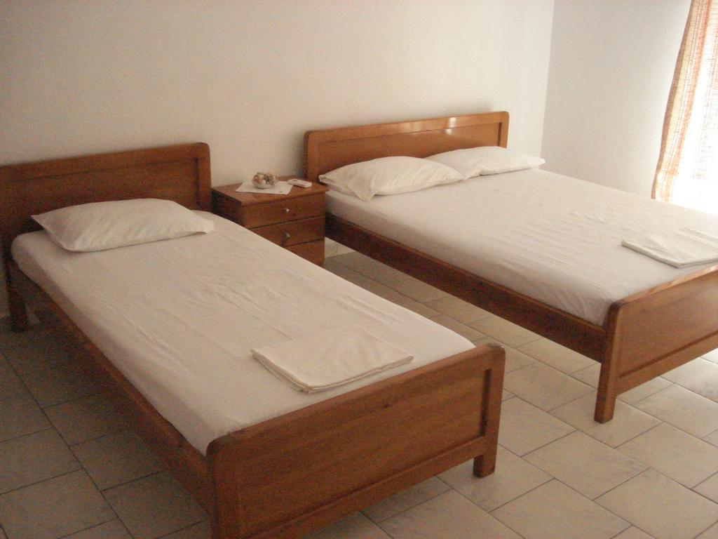 Apartments Stavroula Ηospitality Vrasna Rom bilde