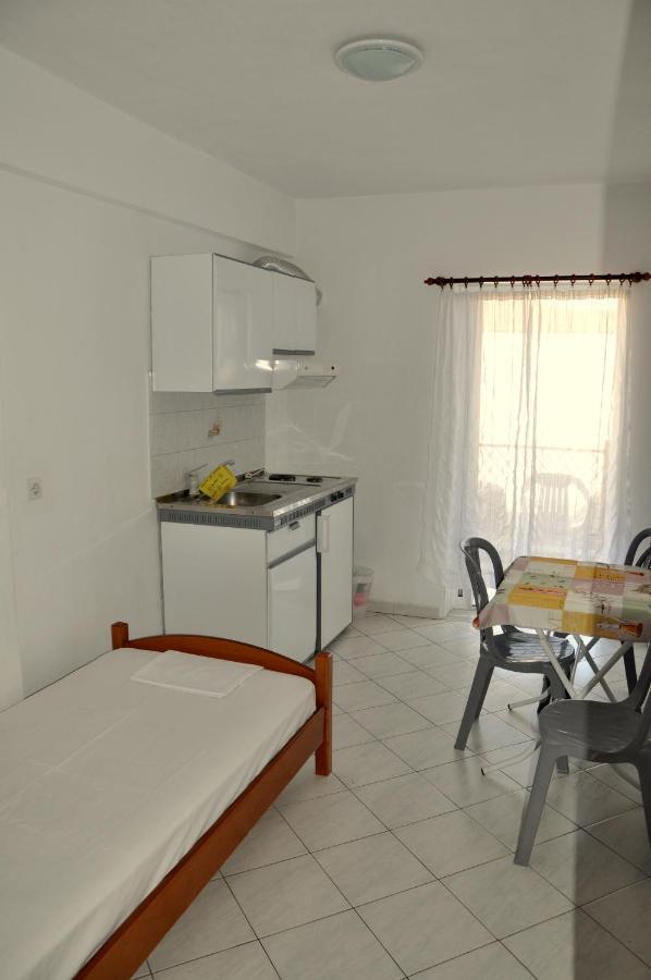 Apartments Stavroula Ηospitality Vrasna Rom bilde