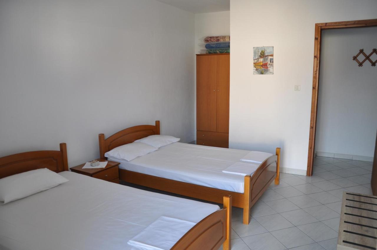 Apartments Stavroula Ηospitality Vrasna Rom bilde